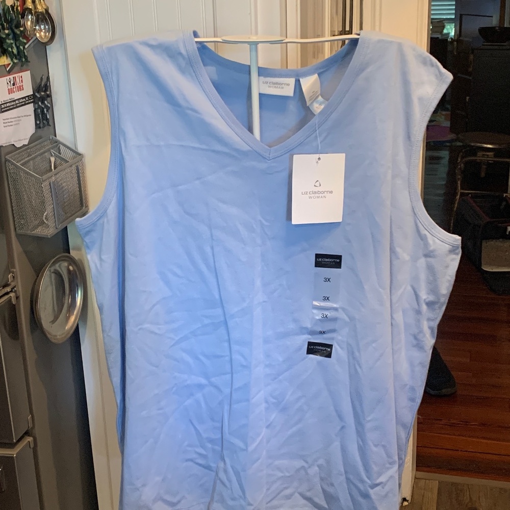 Liz Claiborne‎ Wonan v beck tank. NWT. Retail 19